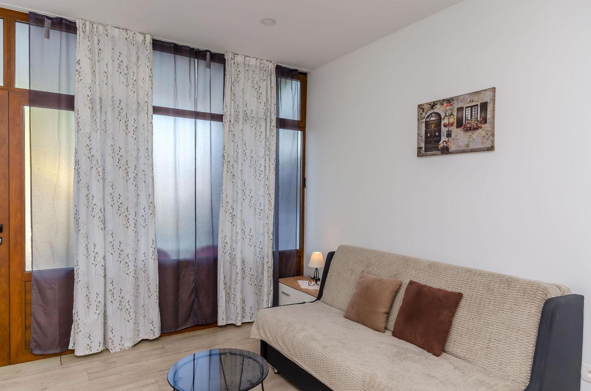 Tabak Apartment *